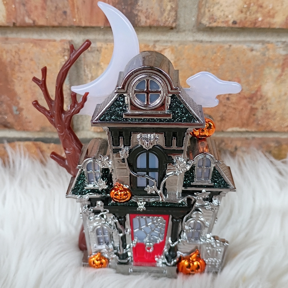 Bath & Body Works Wallflowers Halloween Haunted House Plug In Night Light Scent